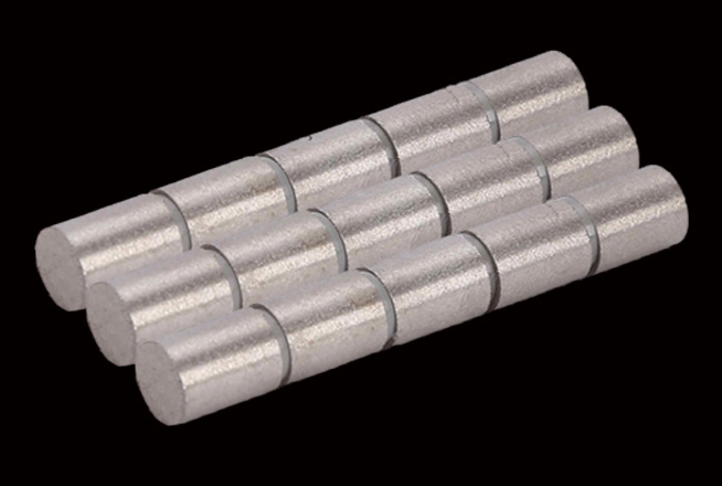 釤鈷磁鐵和釹鐵硼磁鐵主要有以下三點(diǎn)不同